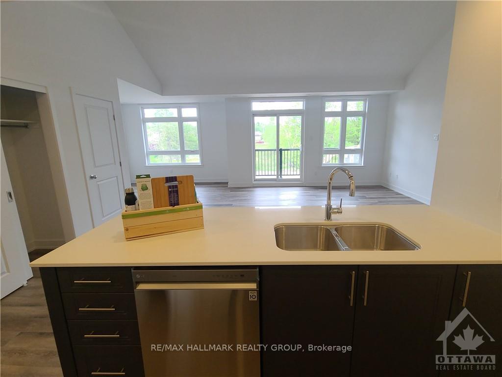 Photo 5 of Unit C, 390 Rolling Meadows Crescent, Ottawa, Mer Bleue/Bradley Estates/Anderson Park — HOMEH
