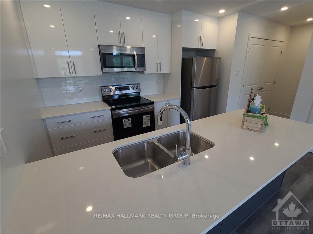 Photo 6 of Unit C, 390 Rolling Meadows Crescent, Ottawa, Mer Bleue/Bradley Estates/Anderson Park — HOMEH