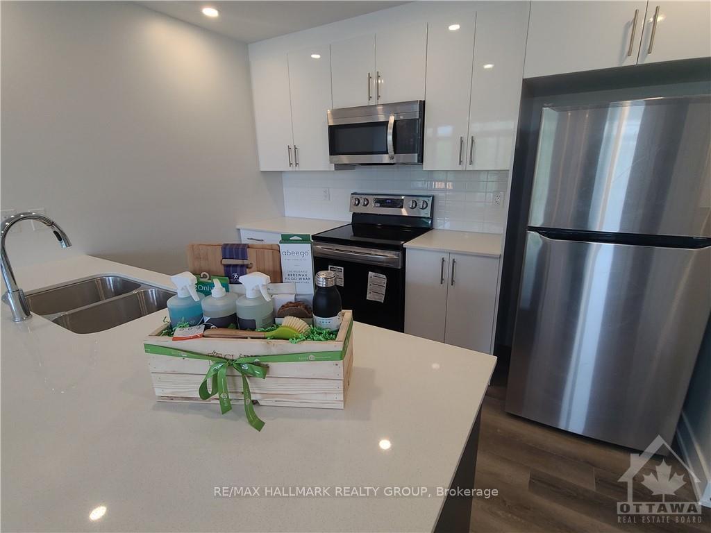 Photo 7 of Unit C, 390 Rolling Meadows Crescent, Ottawa, Mer Bleue/Bradley Estates/Anderson Park — HOMEH