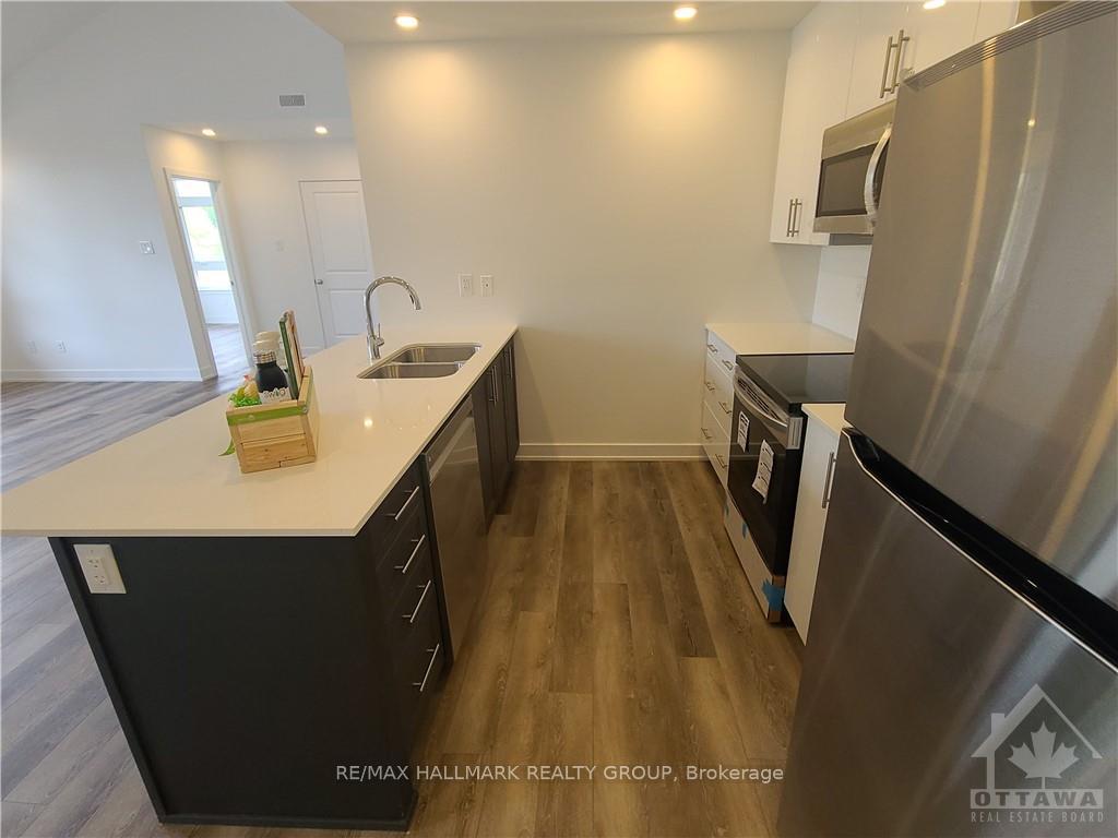 Photo 8 of Unit C, 390 Rolling Meadows Crescent, Ottawa, Mer Bleue/Bradley Estates/Anderson Park — HOMEH