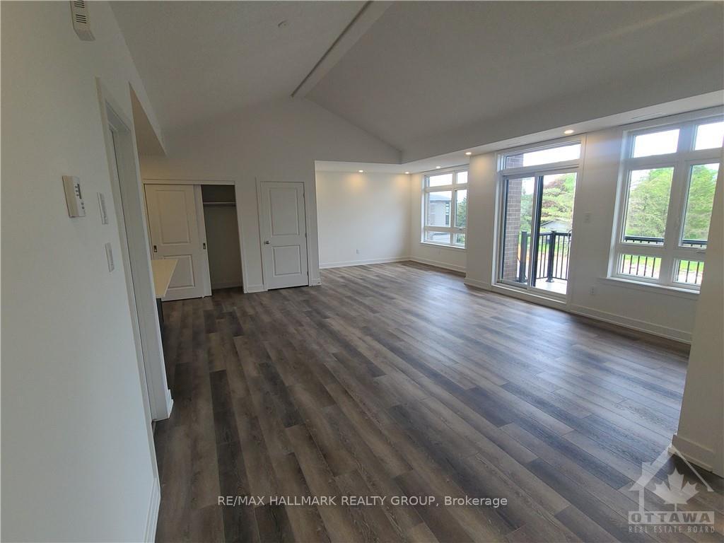 Photo 13 of Unit C, 390 Rolling Meadows Crescent, Ottawa, Mer Bleue/Bradley Estates/Anderson Park — HOMEH