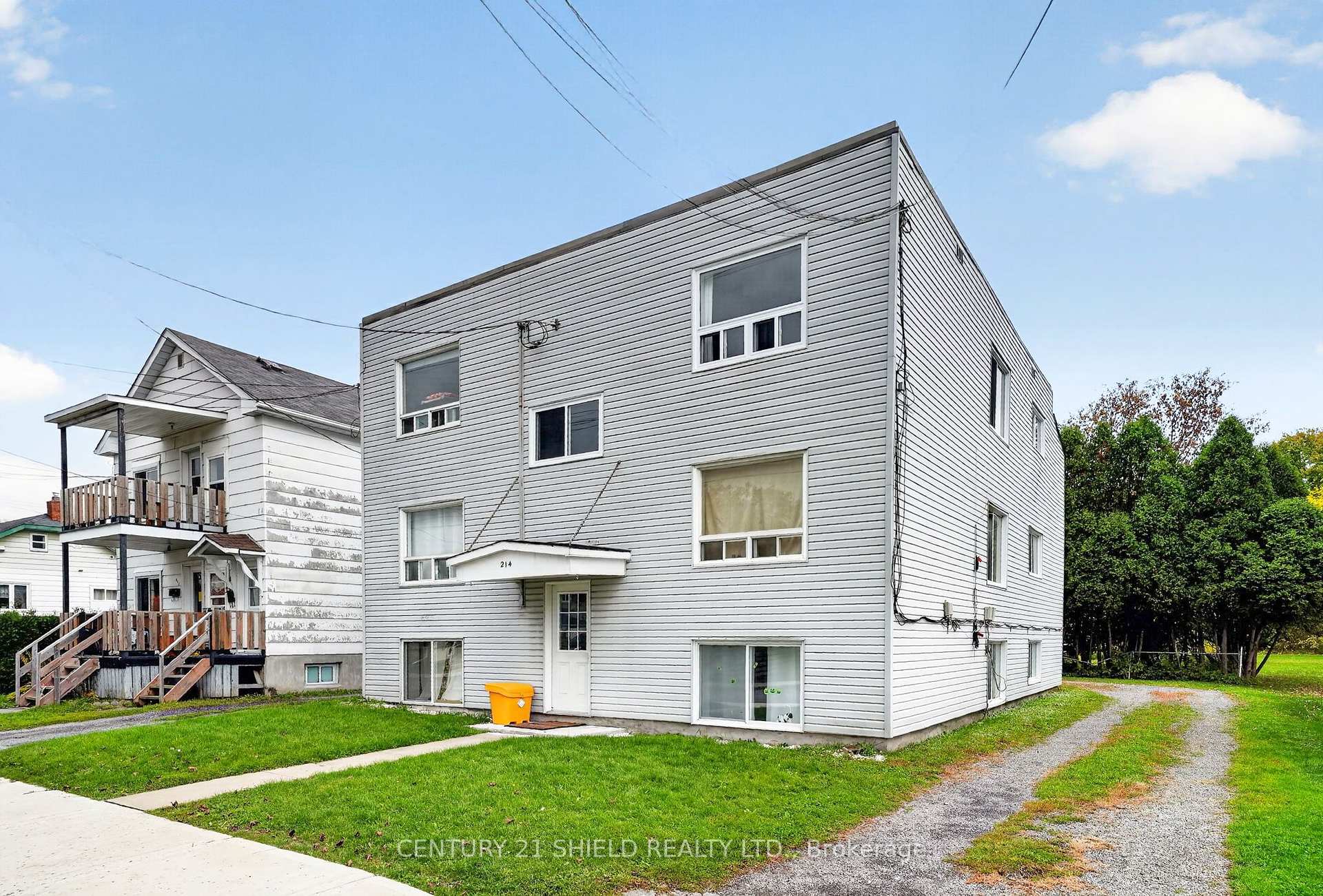 Photo 3 of 214 Eighth Street W, Cornwall, Cornwall — HOMEH