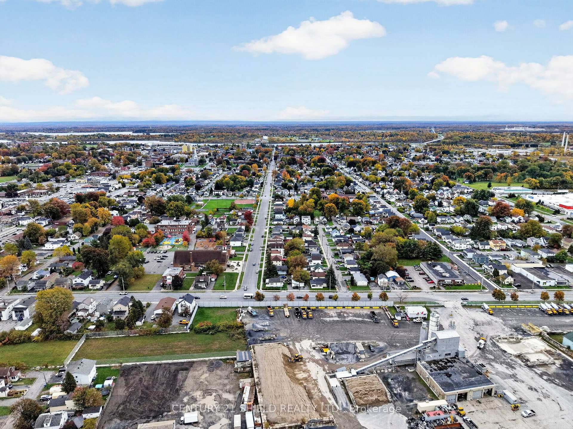 Photo 15 of 214 Eighth Street W, Cornwall, Cornwall — HOMEH