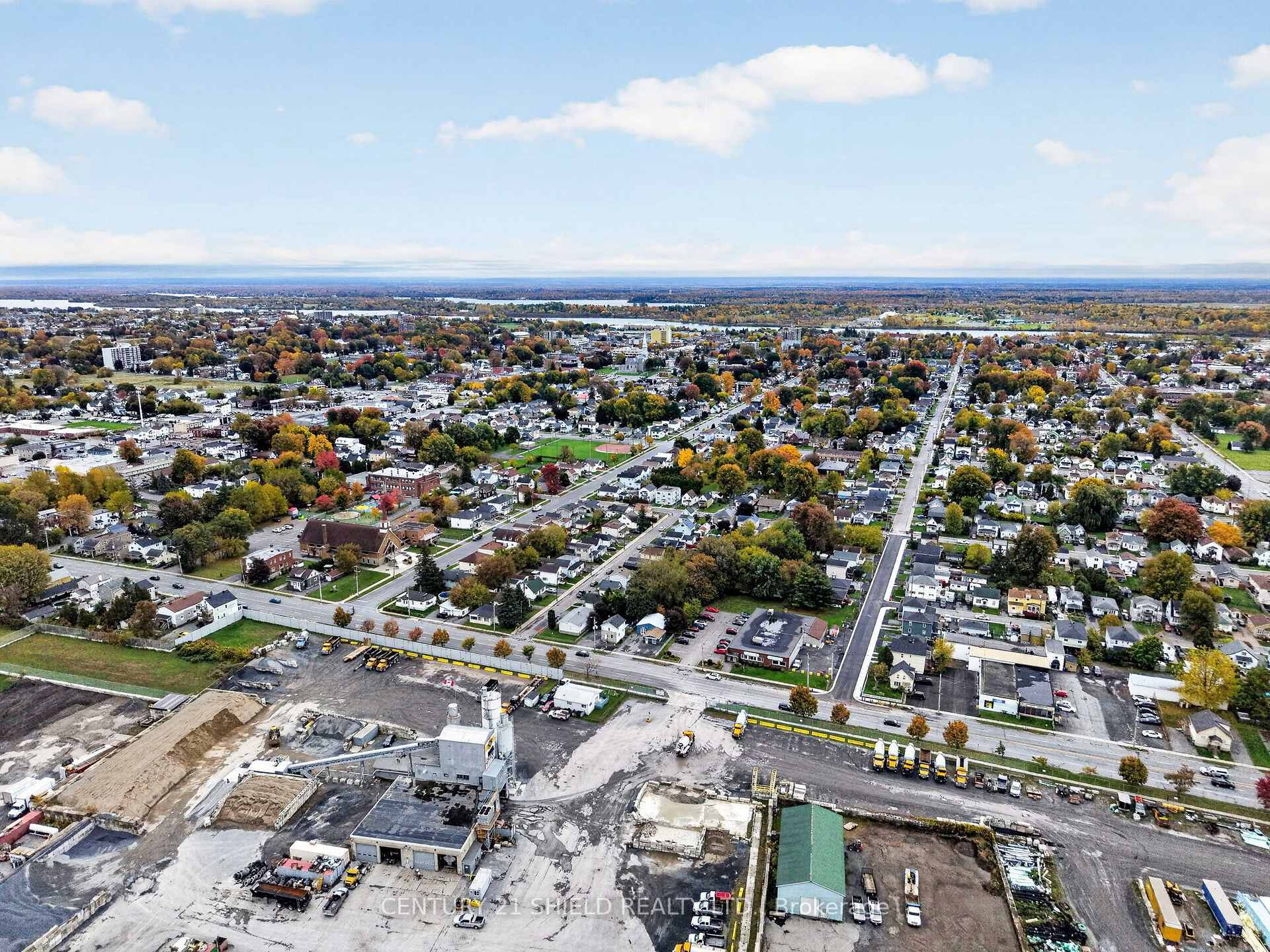 Photo 16 of 214 Eighth Street W, Cornwall, Cornwall — HOMEH