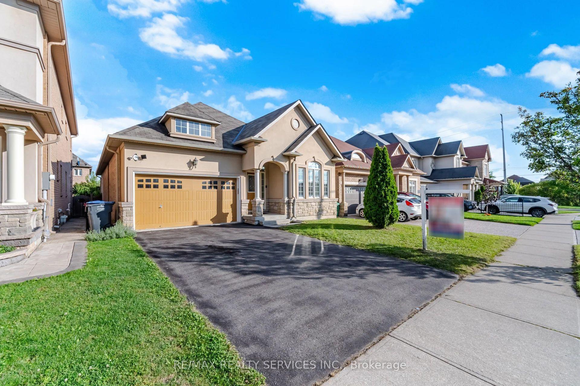 Photo 2 of 40 Balin Crescent, Brampton, Credit Valley — HOMEH