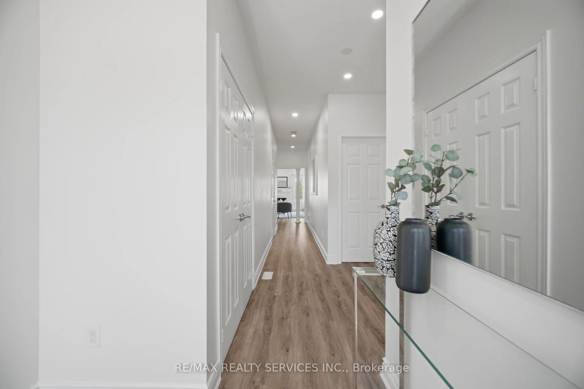Photo 3 of 40 Balin Crescent, Brampton, Credit Valley — HOMEH