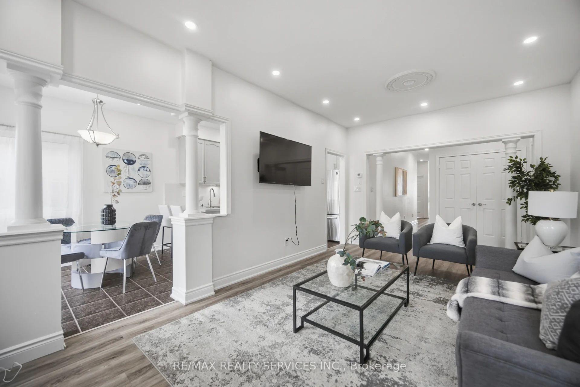 Photo 5 of 40 Balin Crescent, Brampton, Credit Valley — HOMEH