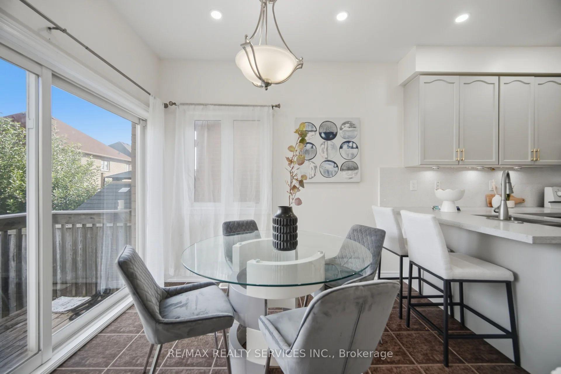 Photo 7 of 40 Balin Crescent, Brampton, Credit Valley — HOMEH
