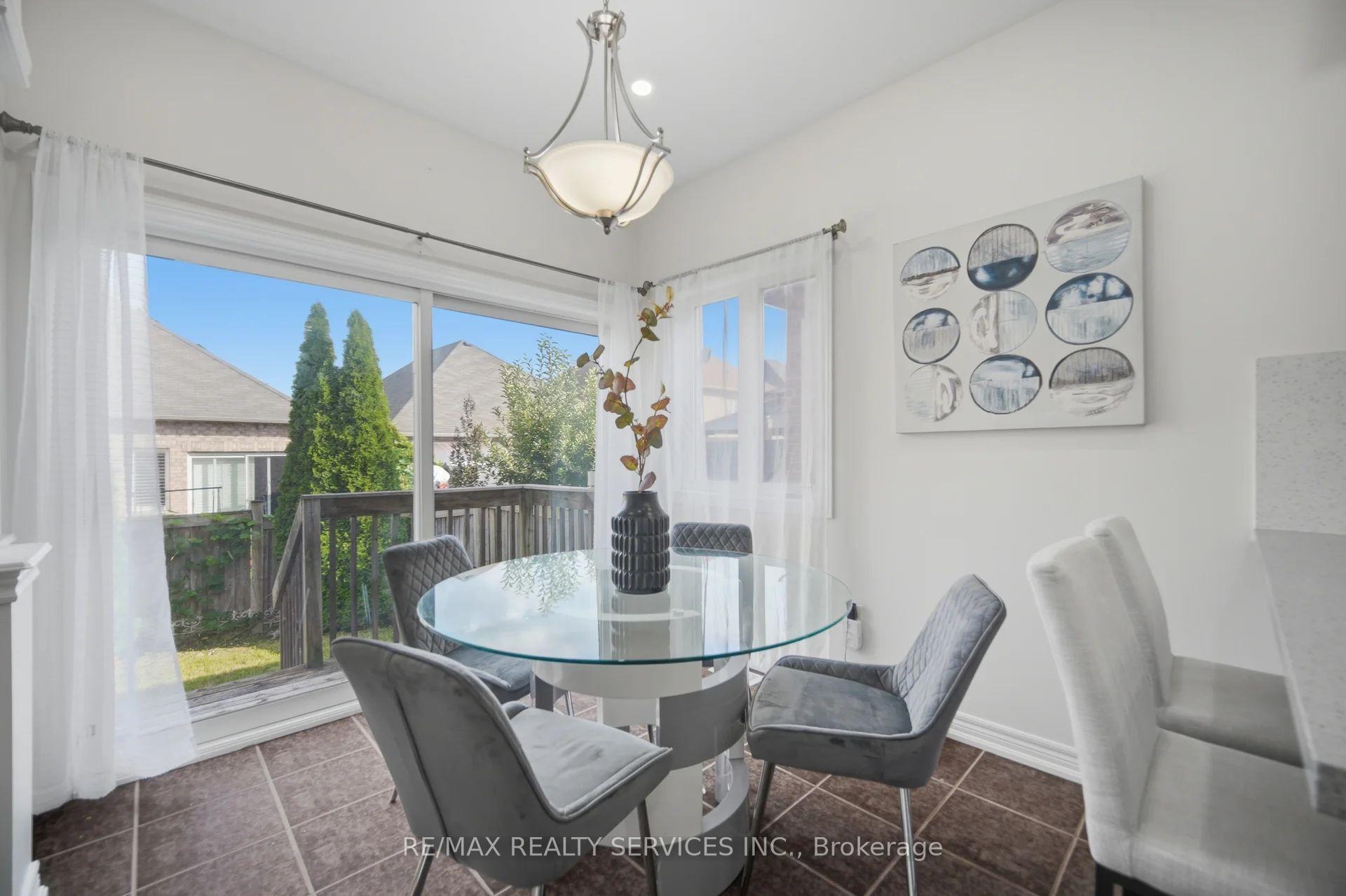 Photo 8 of 40 Balin Crescent, Brampton, Credit Valley — HOMEH