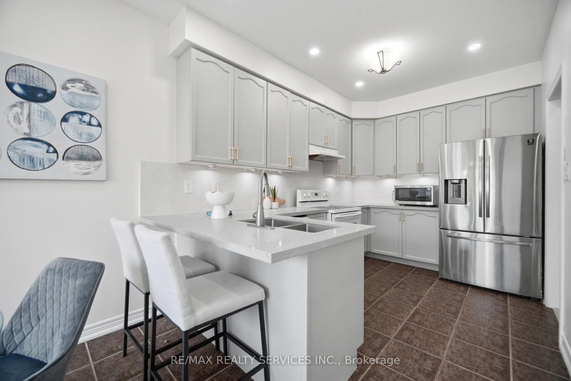 Photo 10 of 40 Balin Crescent, Brampton, Credit Valley — HOMEH