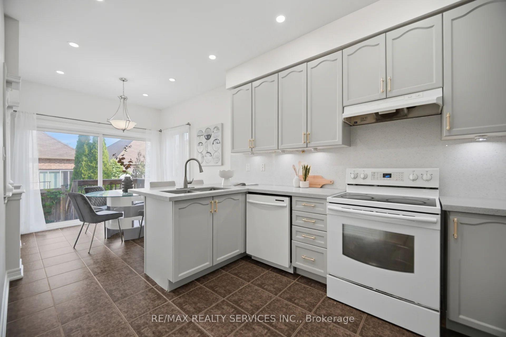 Photo 11 of 40 Balin Crescent, Brampton, Credit Valley — HOMEH