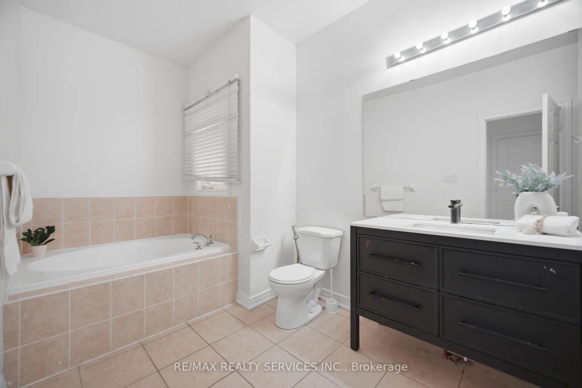 Photo 15 of 40 Balin Crescent, Brampton, Credit Valley — HOMEH