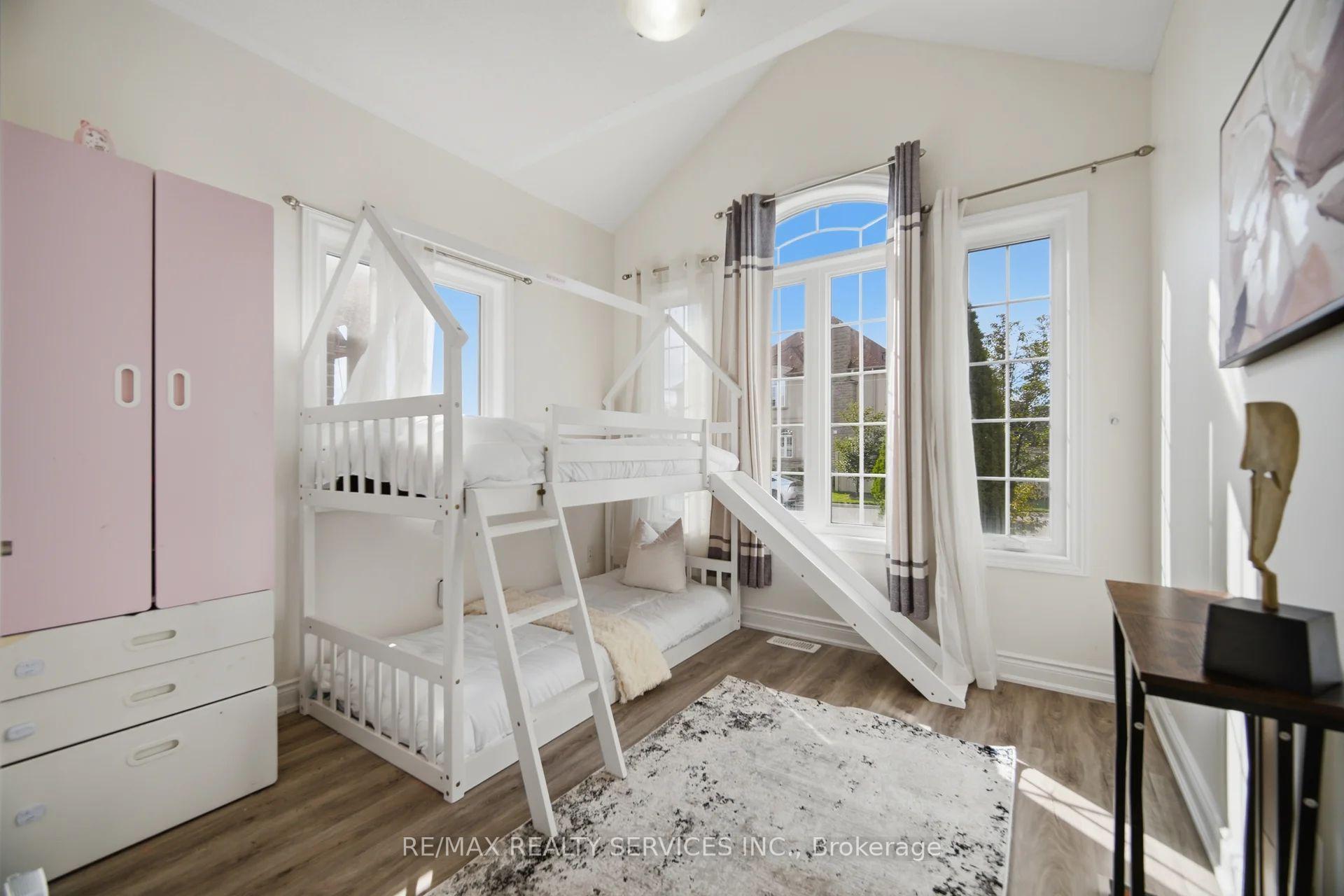 Photo 18 of 40 Balin Crescent, Brampton, Credit Valley — HOMEH