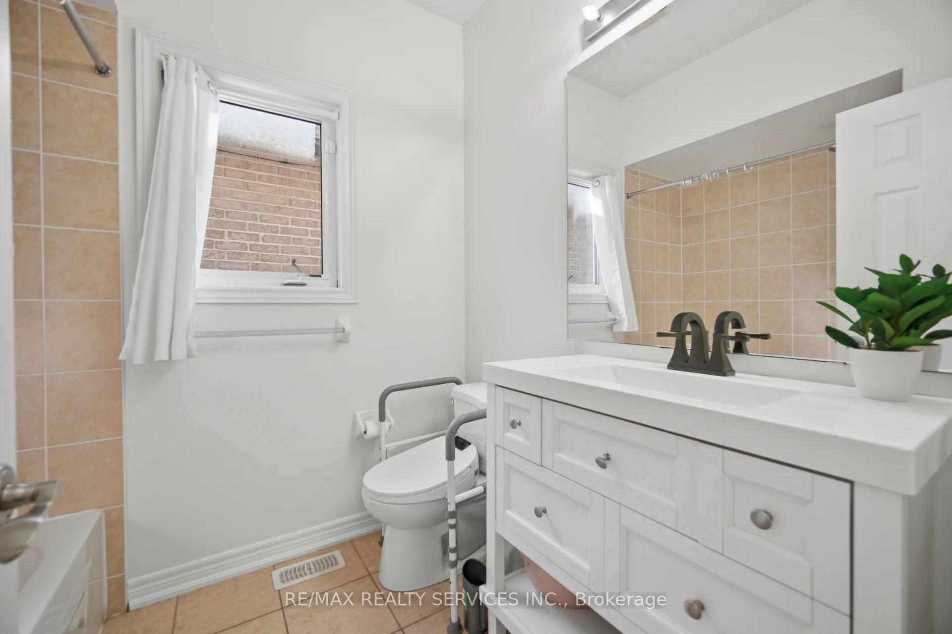 Photo 20 of 40 Balin Crescent, Brampton, Credit Valley — HOMEH