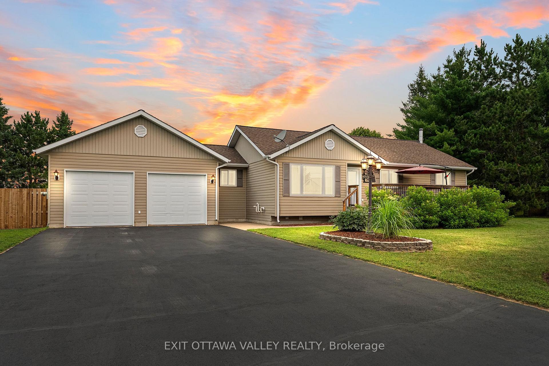 Photo 1 of 62 Meadowview Drive, Whitewater Region, Beachburg — HOMEH