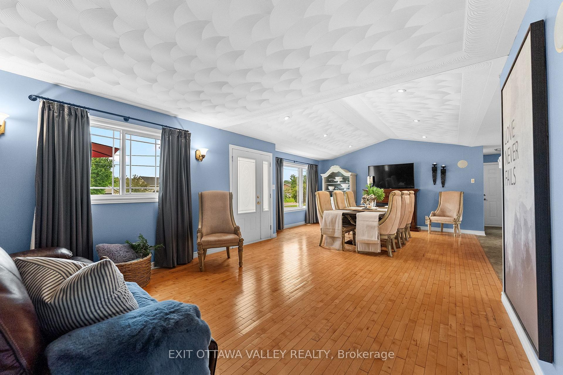 Photo 5 of 62 Meadowview Drive, Whitewater Region, Beachburg — HOMEH