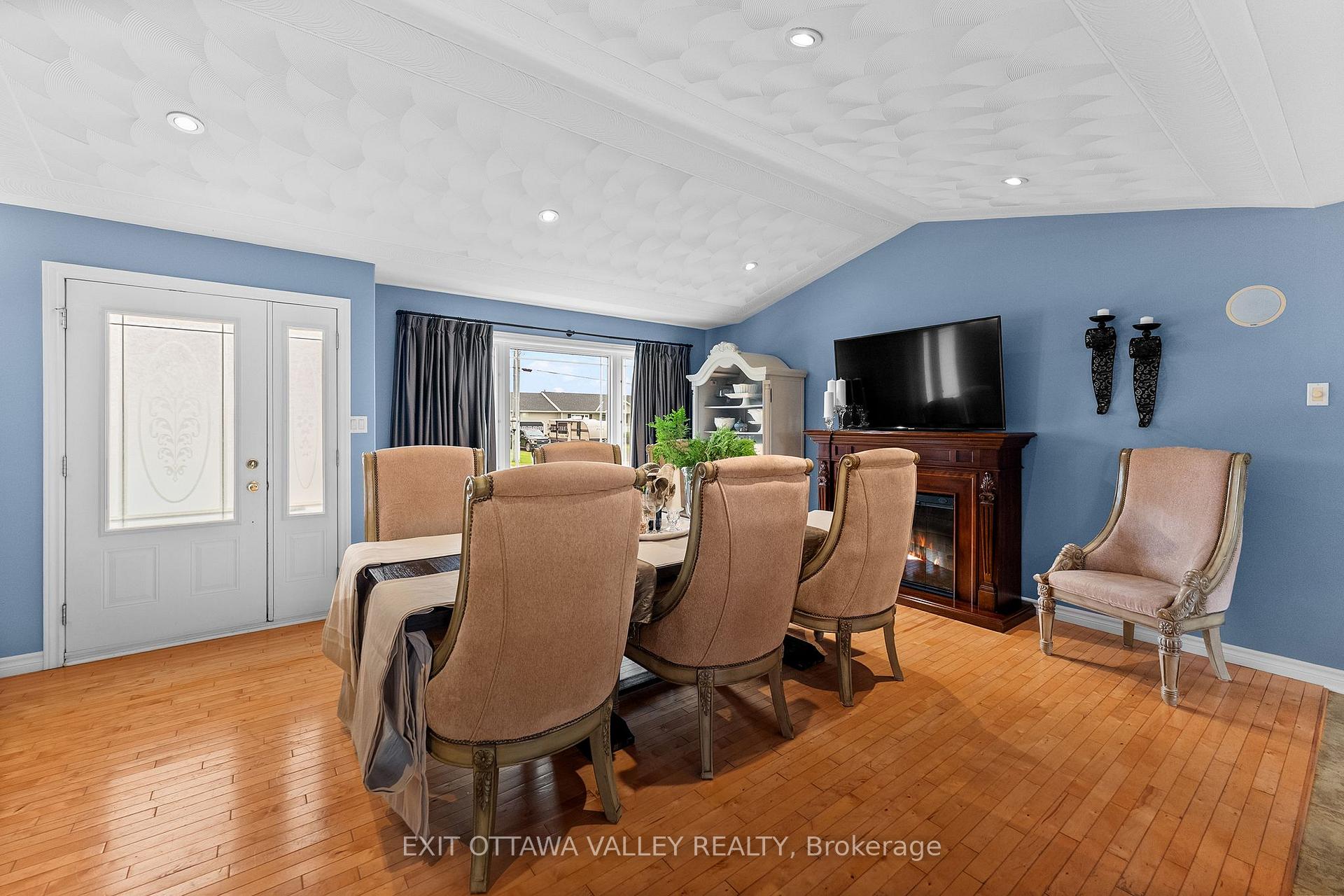 Photo 6 of 62 Meadowview Drive, Whitewater Region, Beachburg — HOMEH