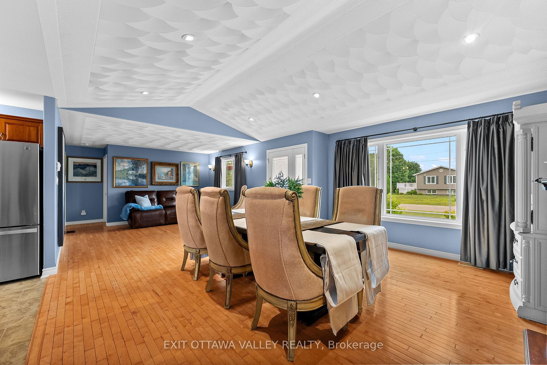 Photo 8 of 62 Meadowview Drive, Whitewater Region, Beachburg — HOMEH