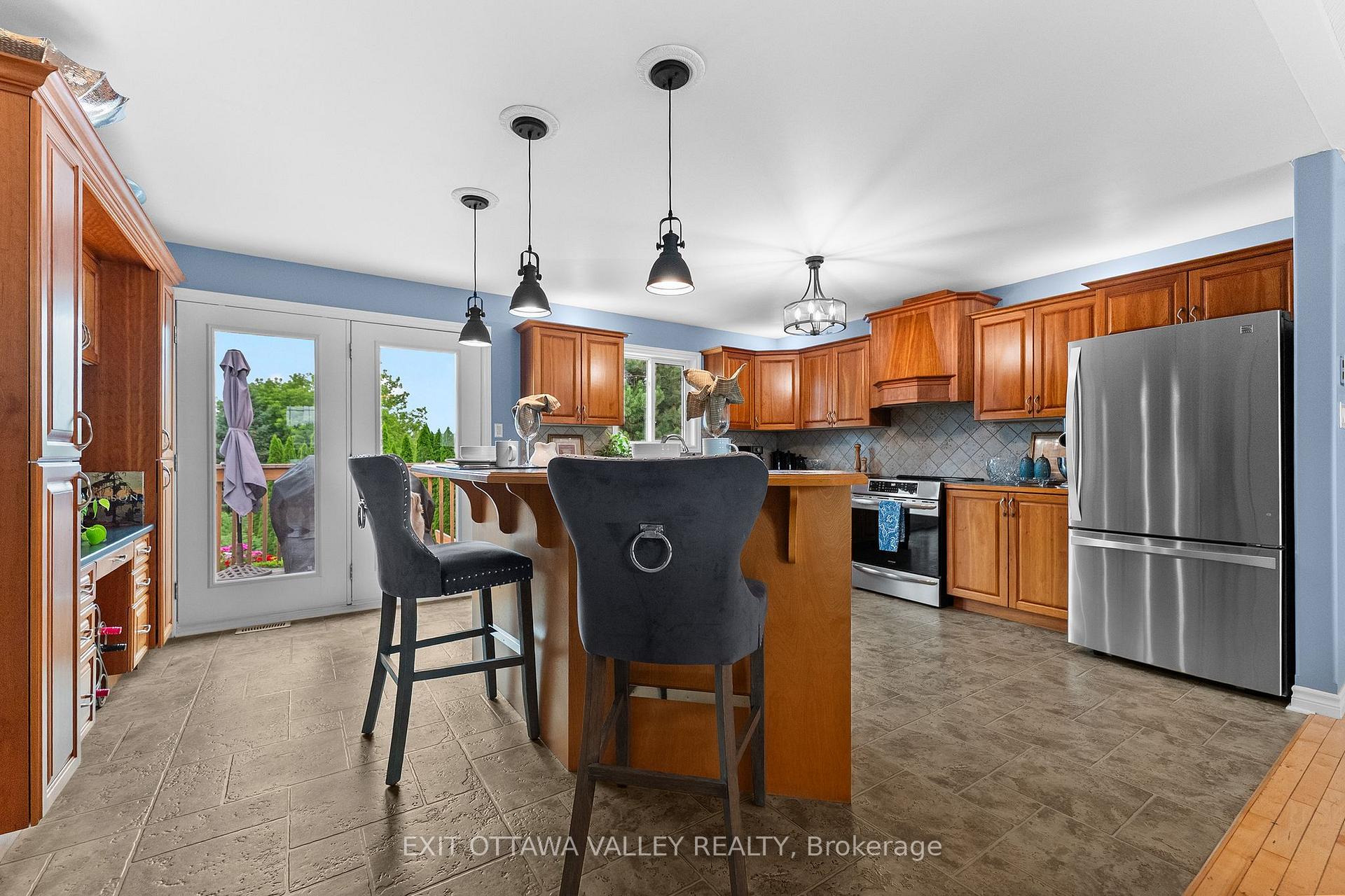 Photo 10 of 62 Meadowview Drive, Whitewater Region, Beachburg — HOMEH