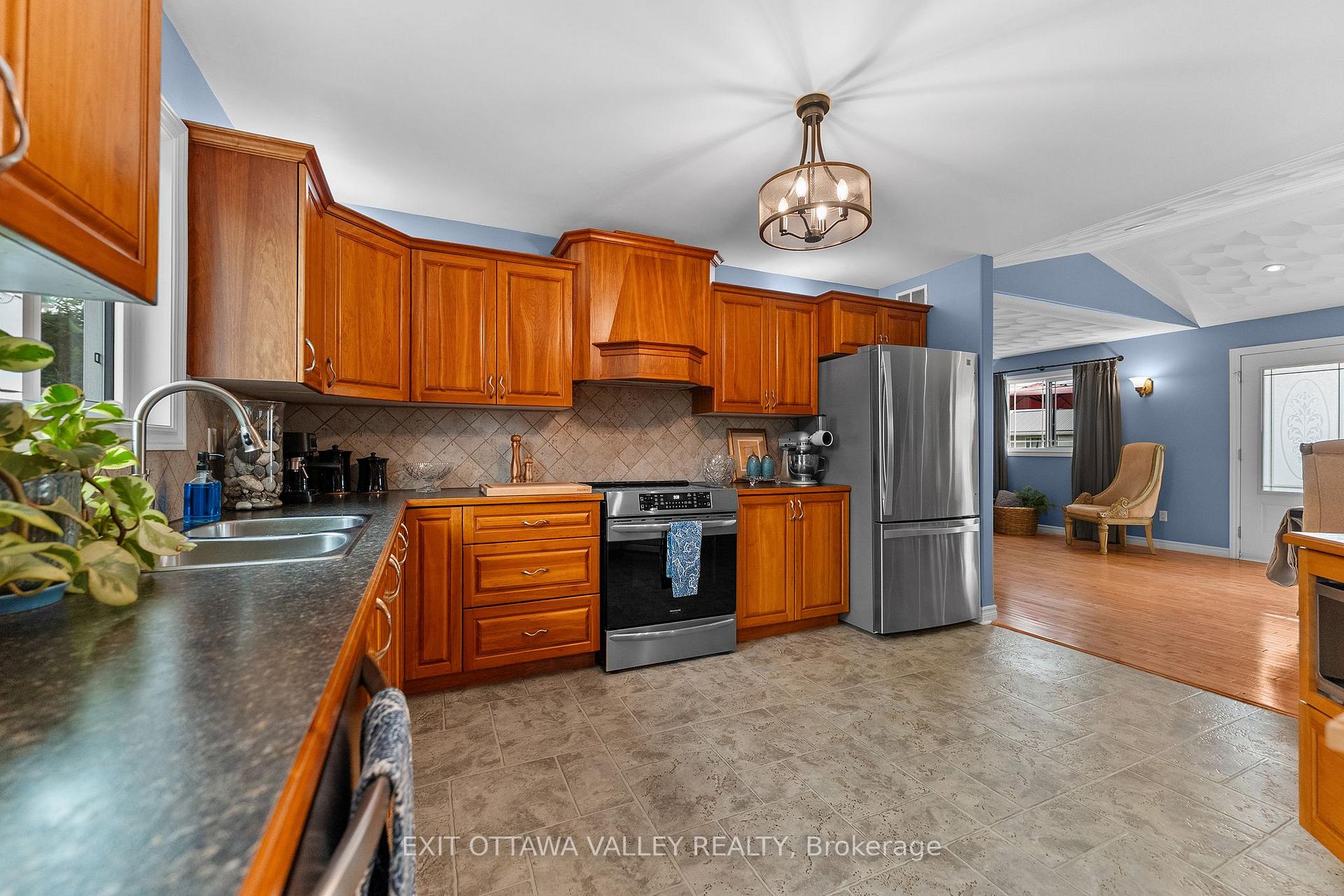 Photo 13 of 62 Meadowview Drive, Whitewater Region, Beachburg — HOMEH