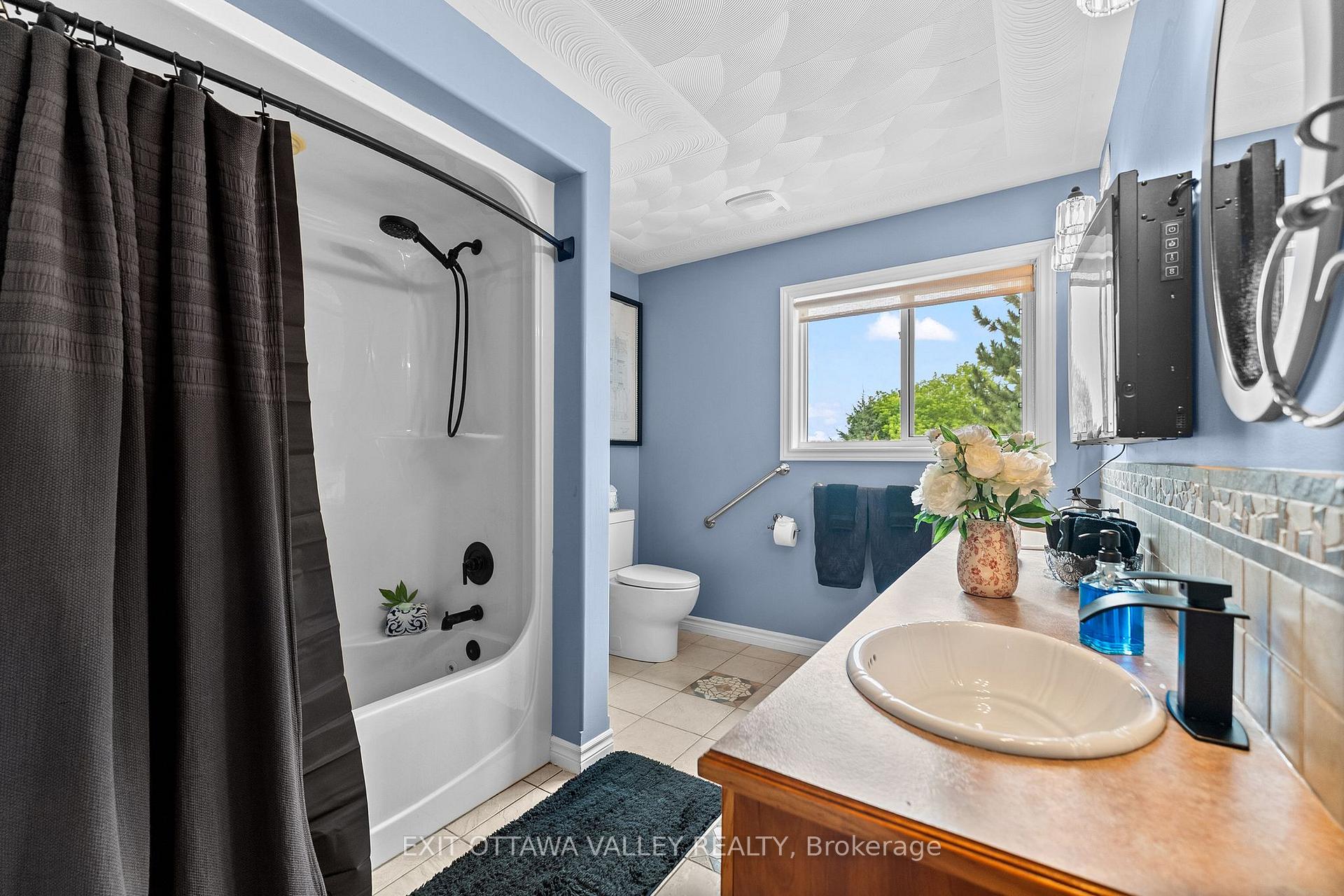 Photo 19 of 62 Meadowview Drive, Whitewater Region, Beachburg — HOMEH