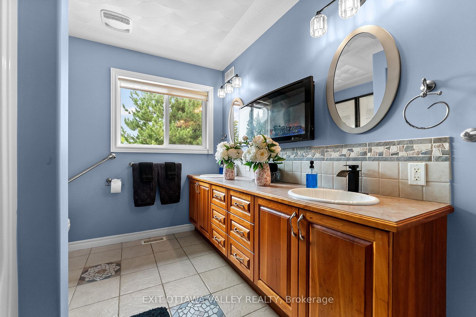 Photo 20 of 62 Meadowview Drive, Whitewater Region, Beachburg — HOMEH