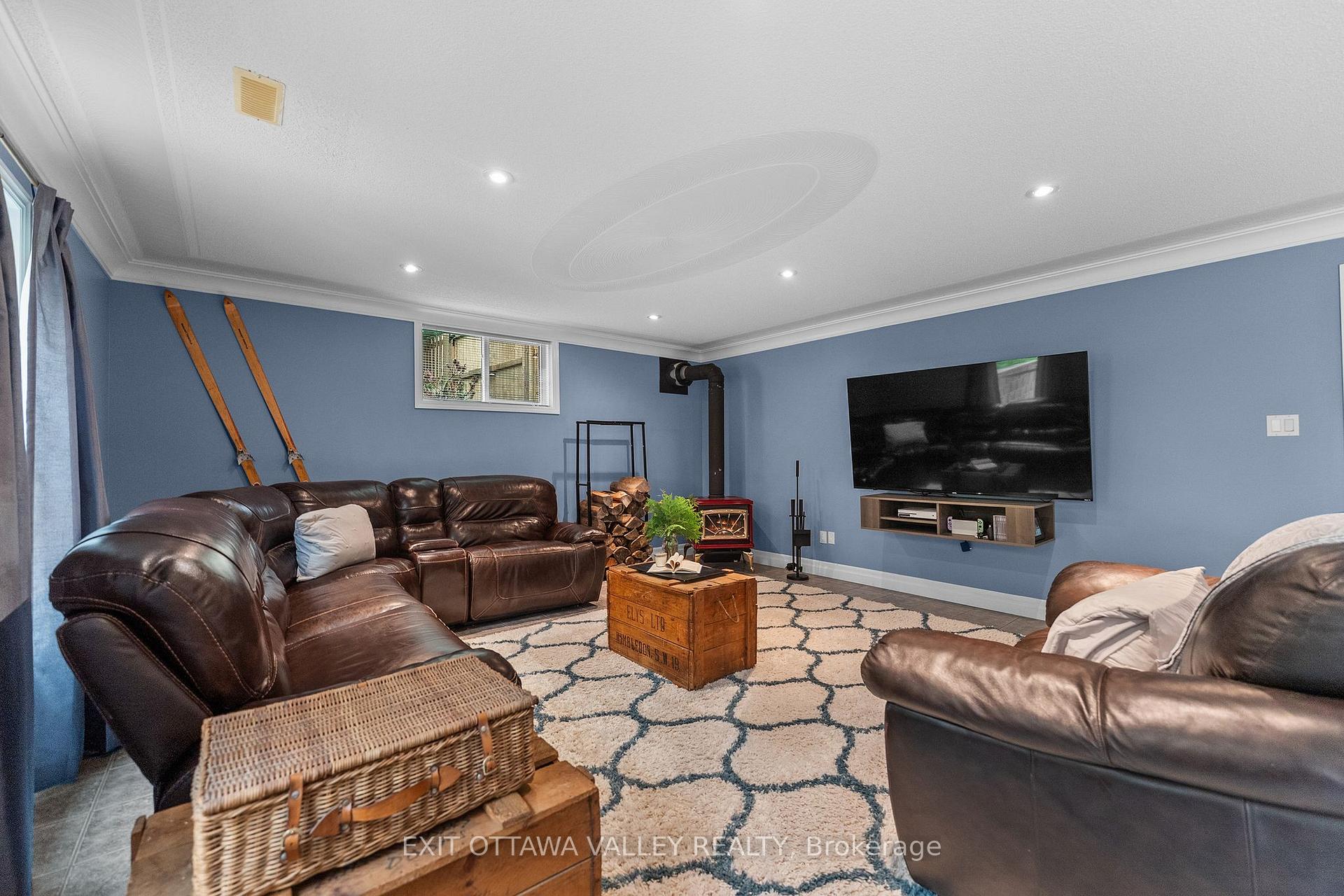 Photo 24 of 62 Meadowview Drive, Whitewater Region, Beachburg — HOMEH