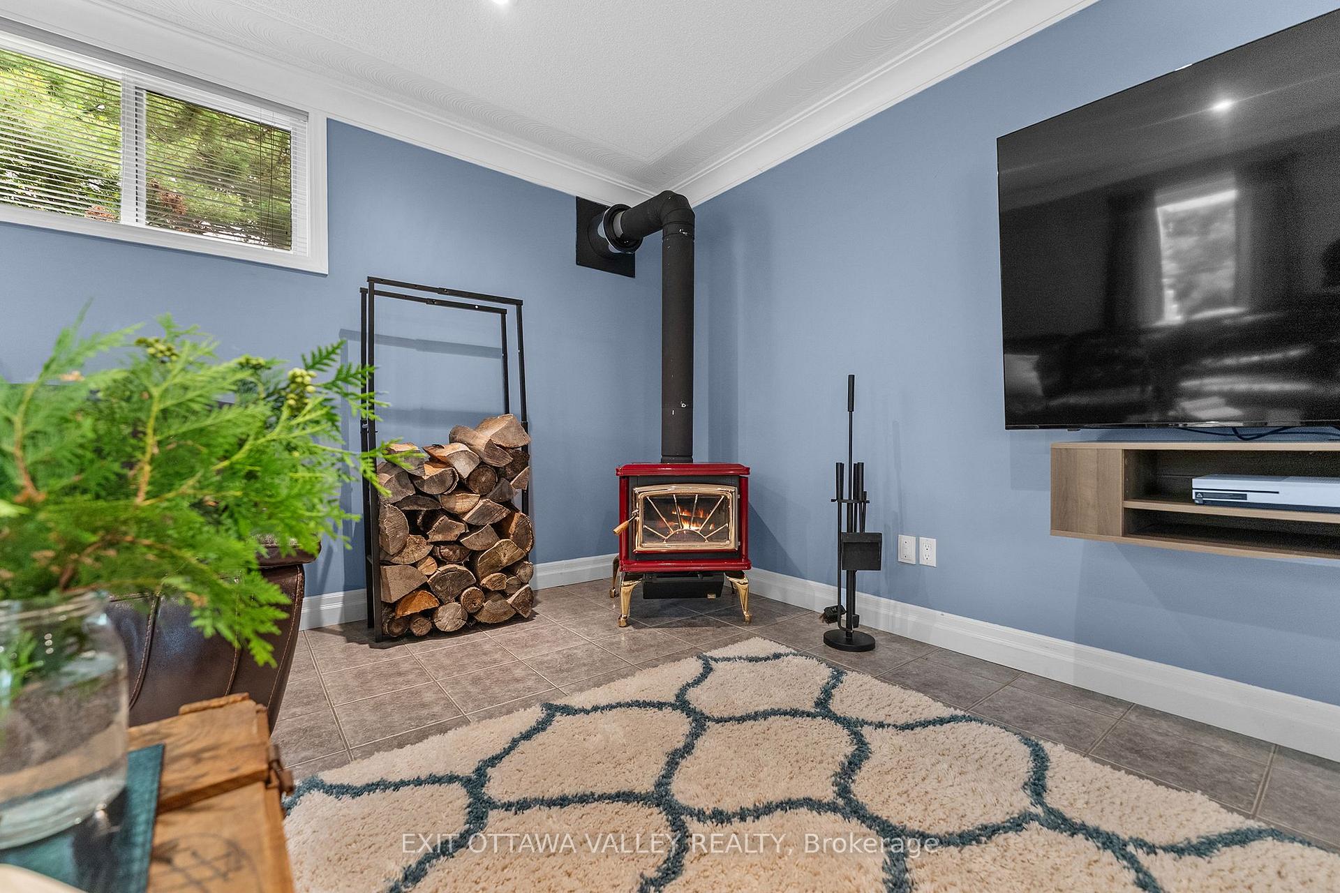 Photo 25 of 62 Meadowview Drive, Whitewater Region, Beachburg — HOMEH
