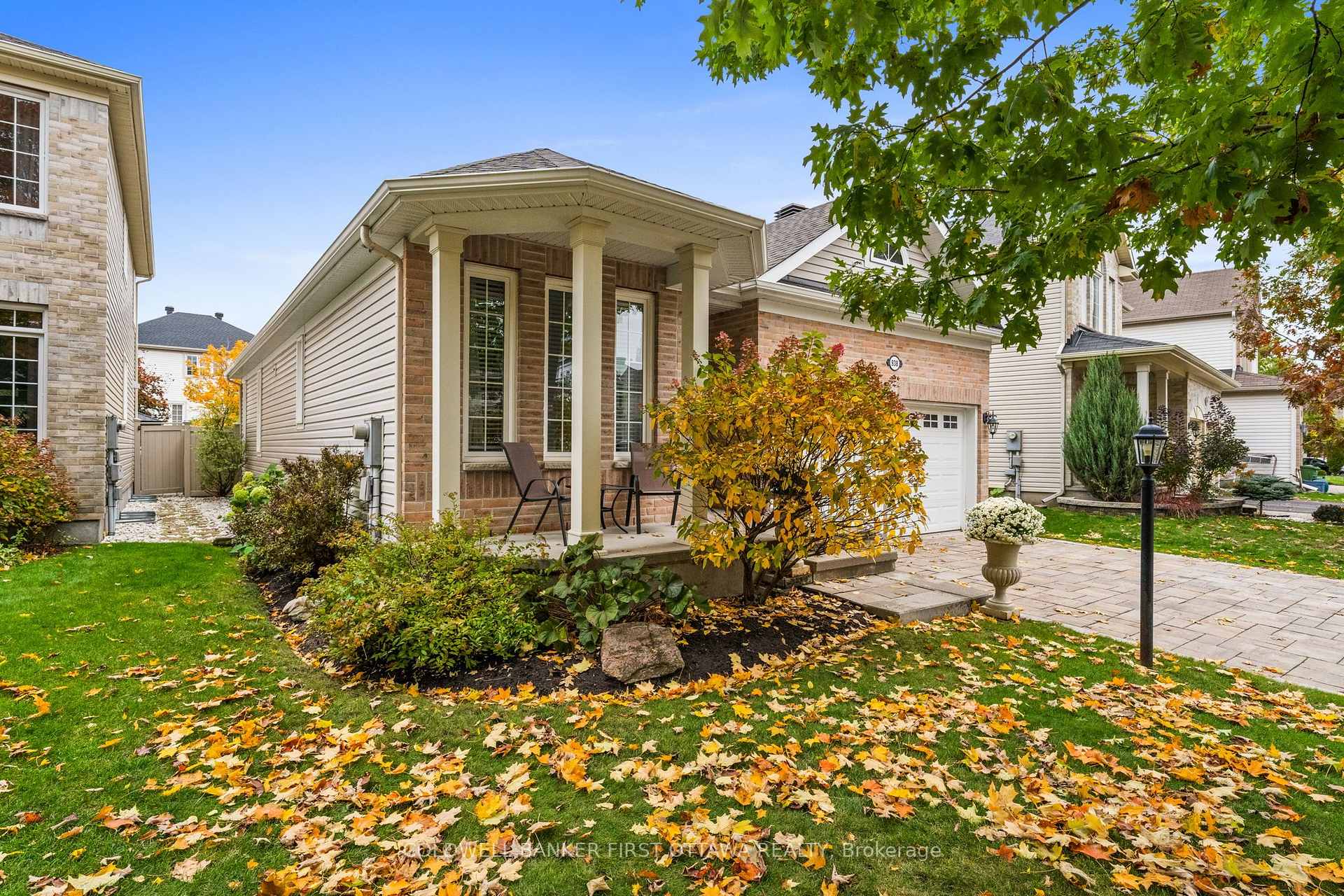Photo 2 of 938 Rossburn Crescent, Ottawa, Barrhaven - Stonebridge — HOMEH
