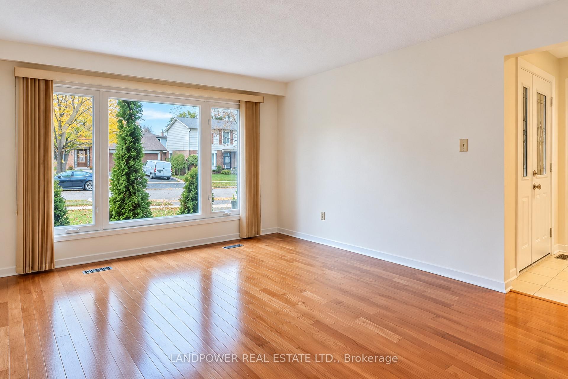 Photo 8 of 5 Kellen Street, Scarborough, Tam O'Shanter-Sullivan — HOMEH