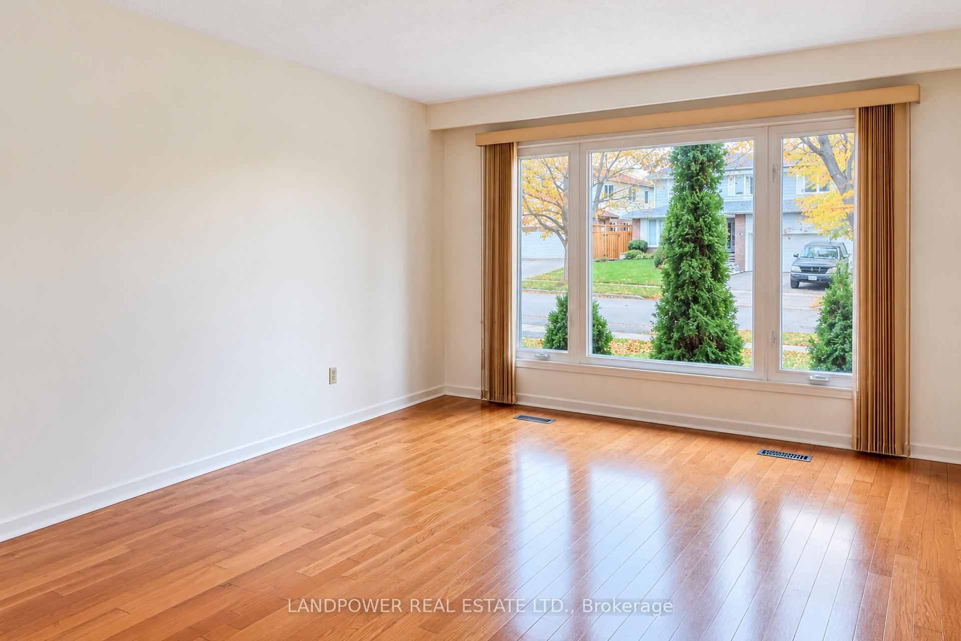 Photo 9 of 5 Kellen Street, Scarborough, Tam O'Shanter-Sullivan — HOMEH