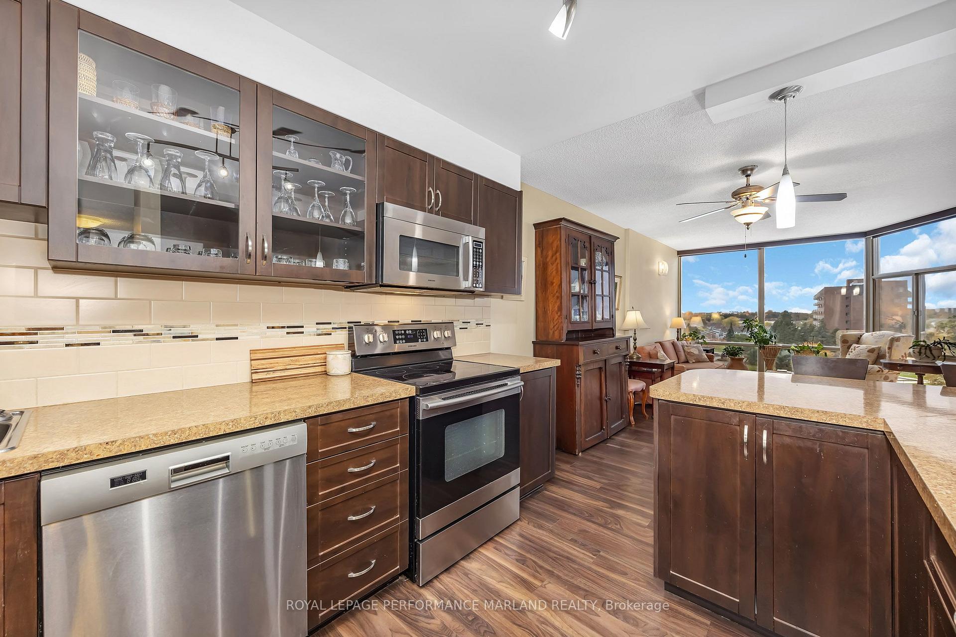 Photo 8 of Unit 706, 2759 Carousel Crescent, Ottawa, Emerald Woods/Sawmill Creek — HOMEH