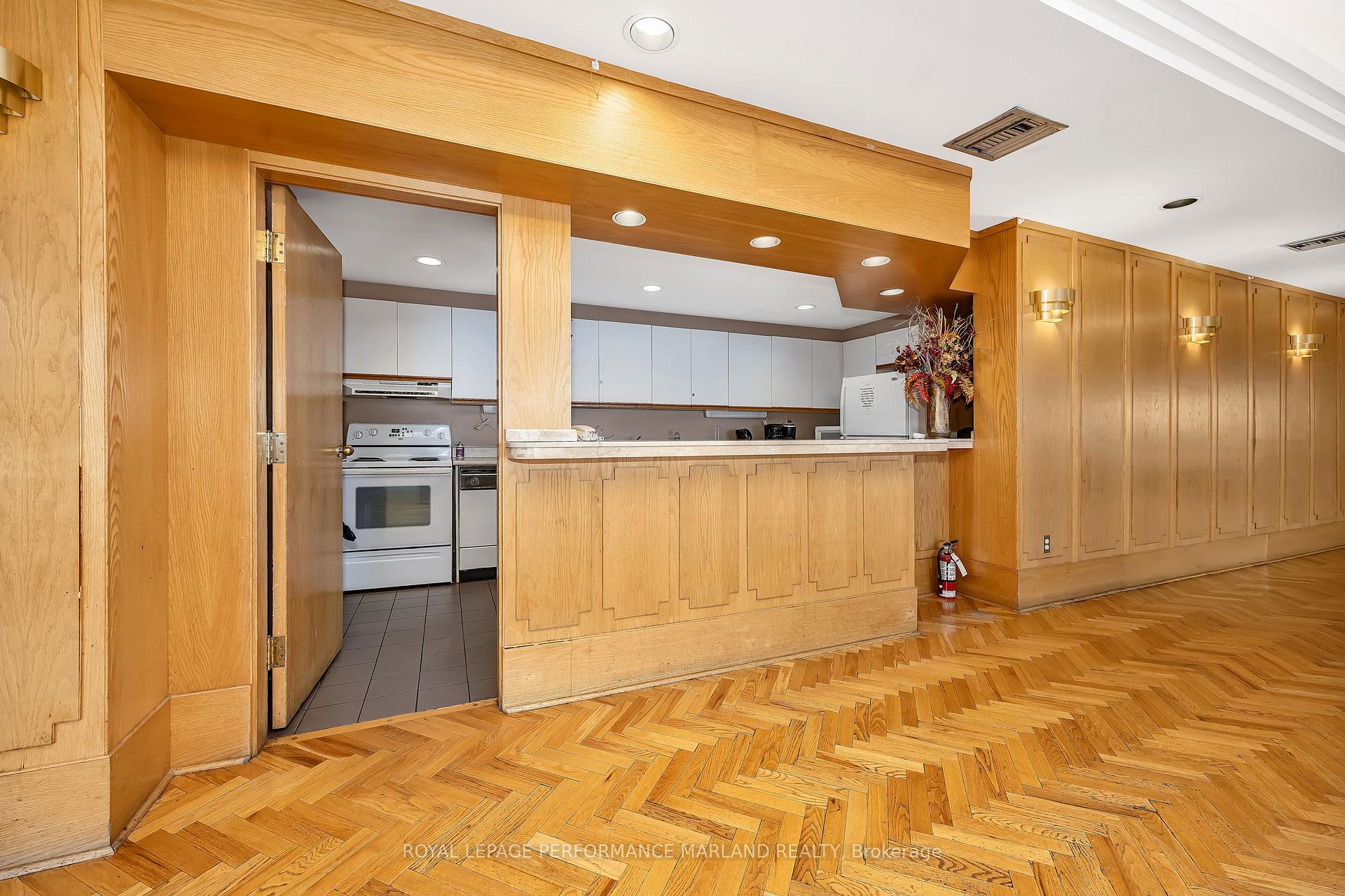 Photo 27 of Unit 706, 2759 Carousel Crescent, Ottawa, Emerald Woods/Sawmill Creek — HOMEH