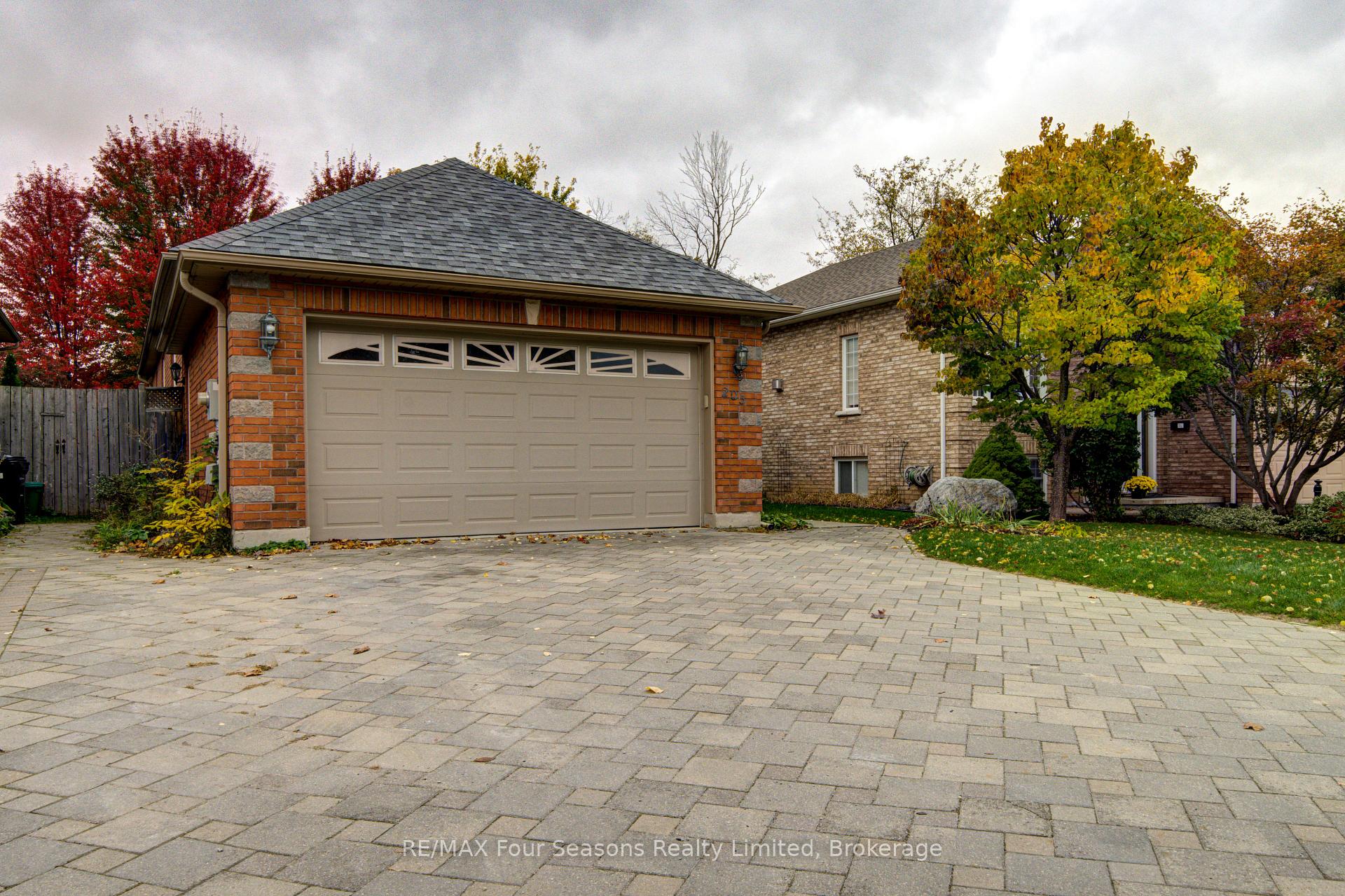 Photo 2 of 205 Bryan Drive, Collingwood — HOMEH