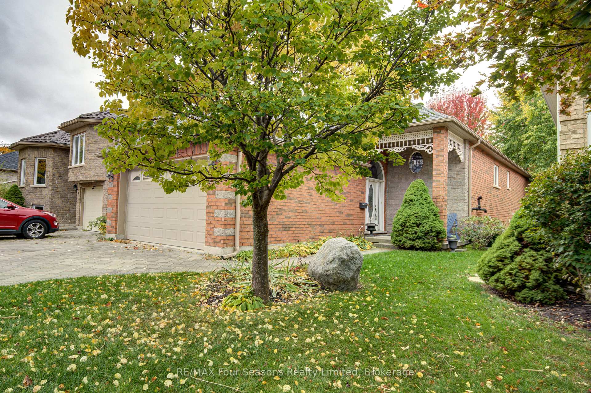 Photo 4 of 205 Bryan Drive, Collingwood — HOMEH
