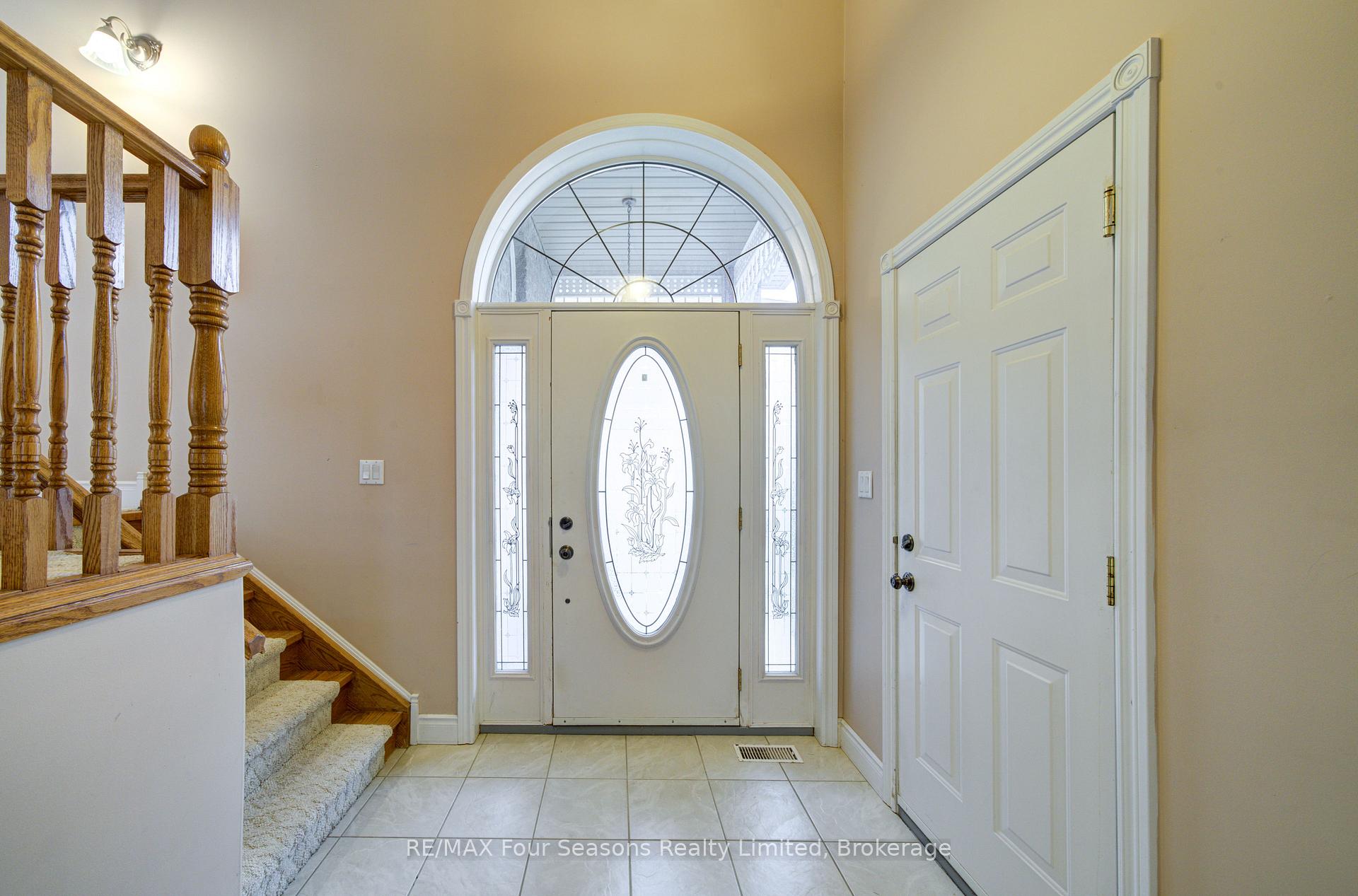 Photo 6 of 205 Bryan Drive, Collingwood — HOMEH