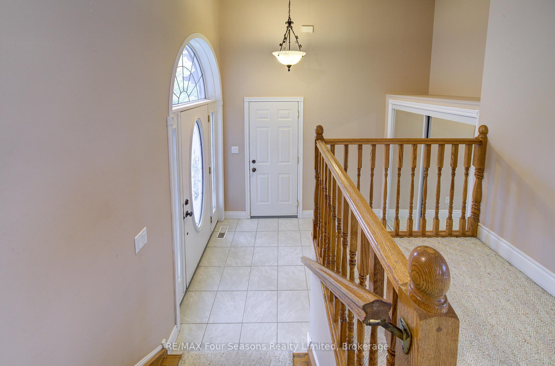 Photo 8 of 205 Bryan Drive, Collingwood — HOMEH