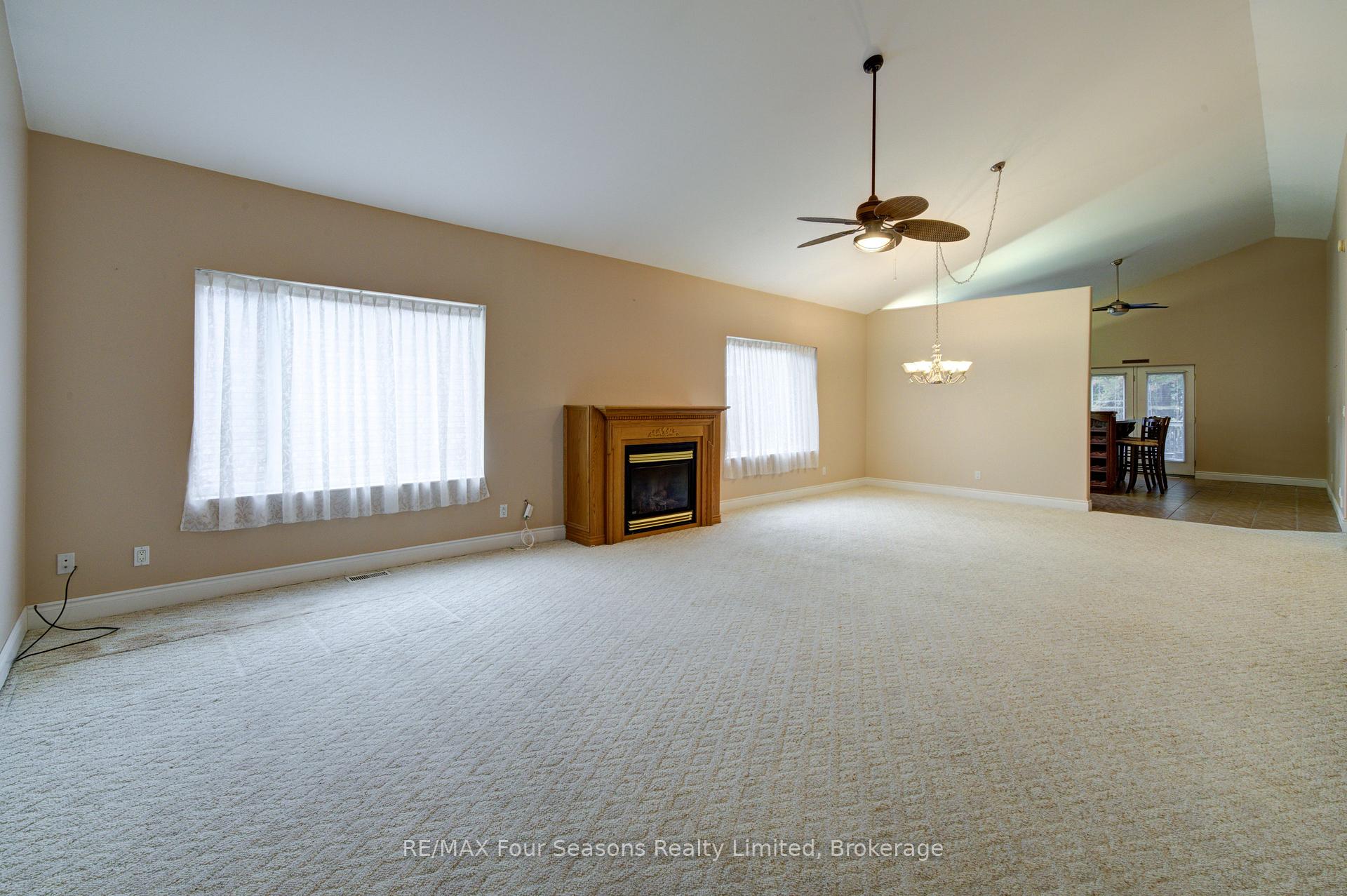 Photo 9 of 205 Bryan Drive, Collingwood — HOMEH
