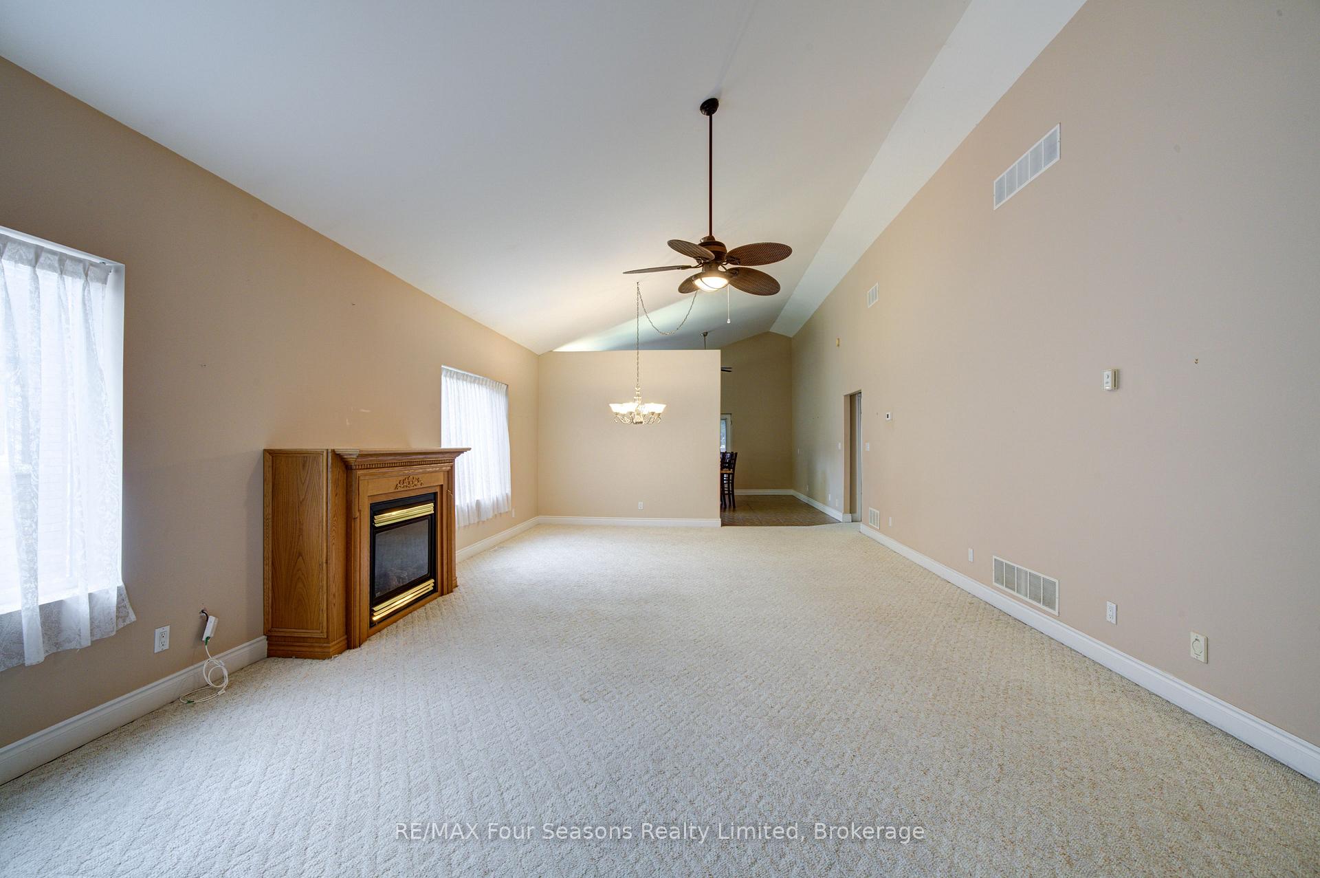 Photo 10 of 205 Bryan Drive, Collingwood — HOMEH