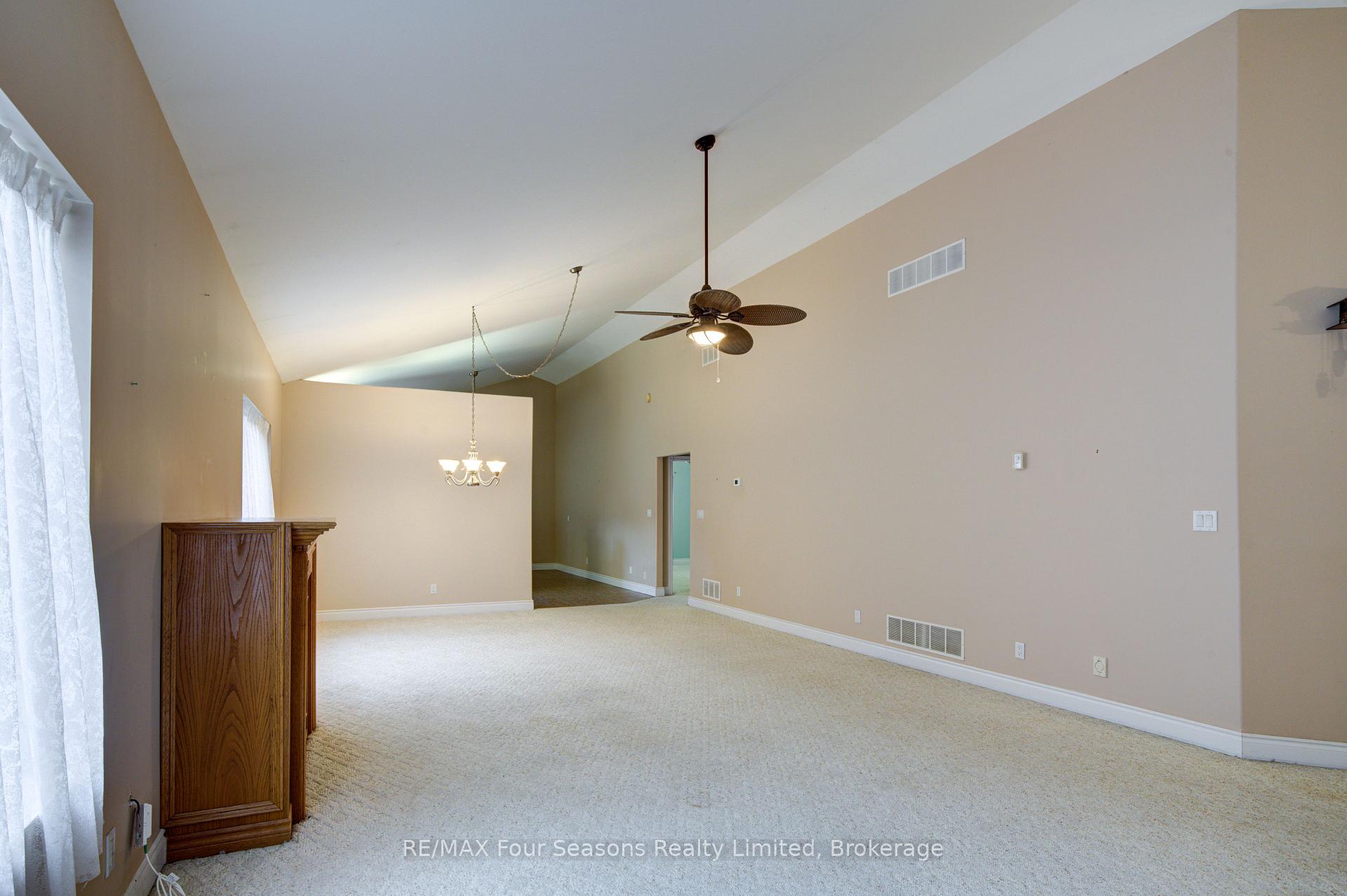 Photo 11 of 205 Bryan Drive, Collingwood — HOMEH