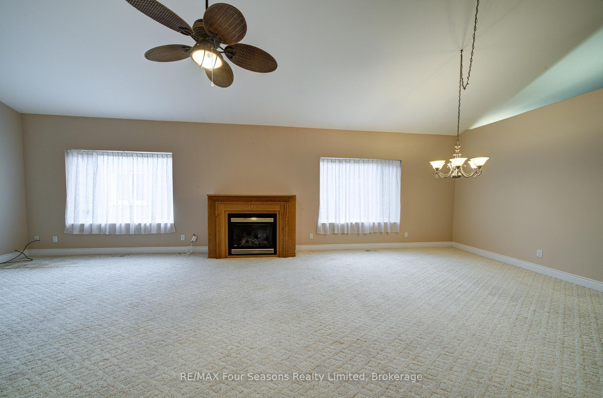 Photo 12 of 205 Bryan Drive, Collingwood — HOMEH
