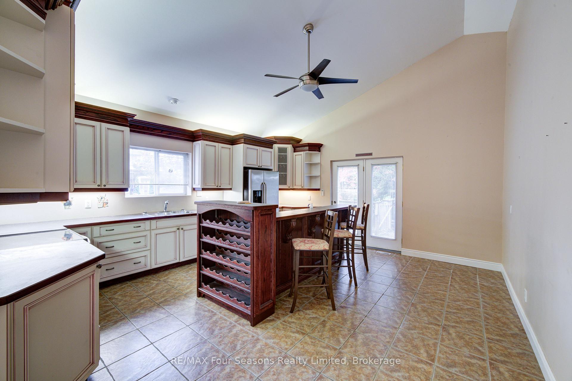 Photo 16 of 205 Bryan Drive, Collingwood — HOMEH