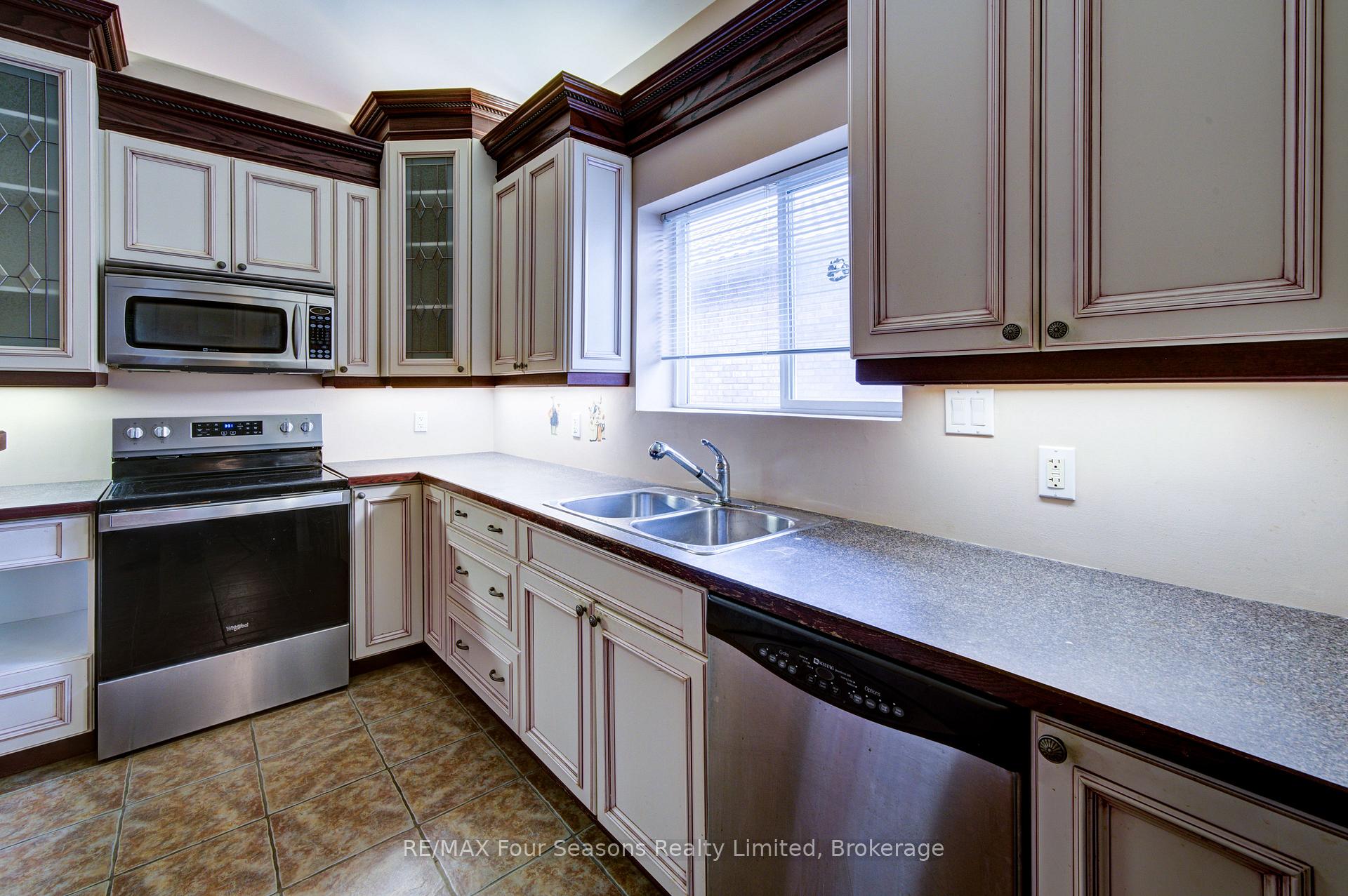 Photo 20 of 205 Bryan Drive, Collingwood — HOMEH