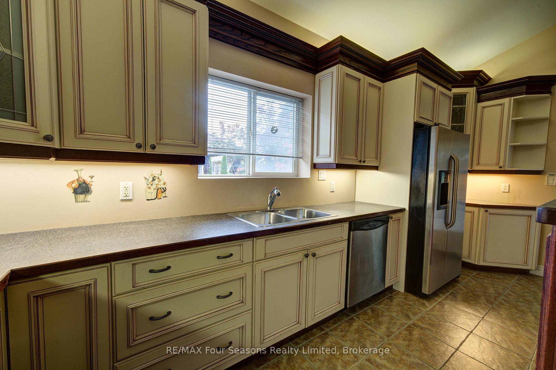 Photo 23 of 205 Bryan Drive, Collingwood — HOMEH