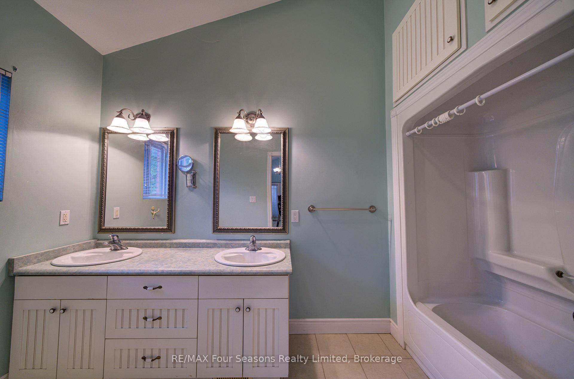 Photo 31 of 205 Bryan Drive, Collingwood — HOMEH