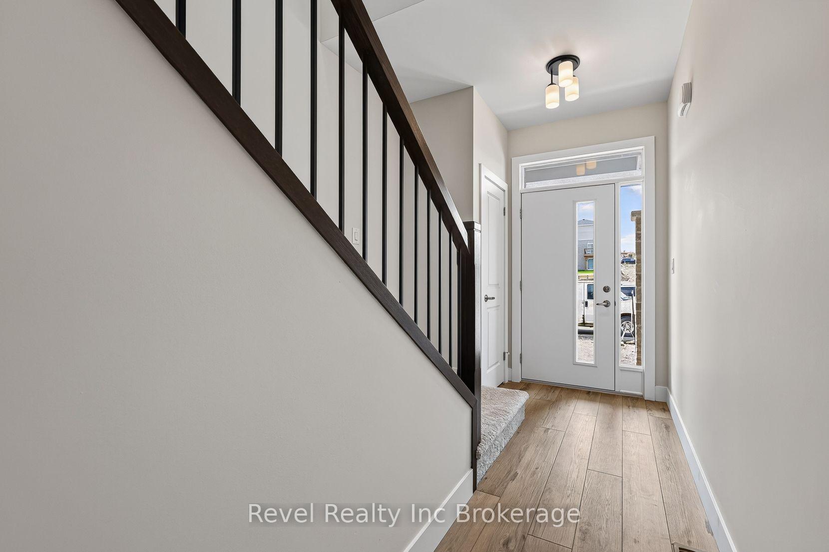 Photo 6 of 325 Kading Crescent, Woodstock, Woodstock - South — HOMEH