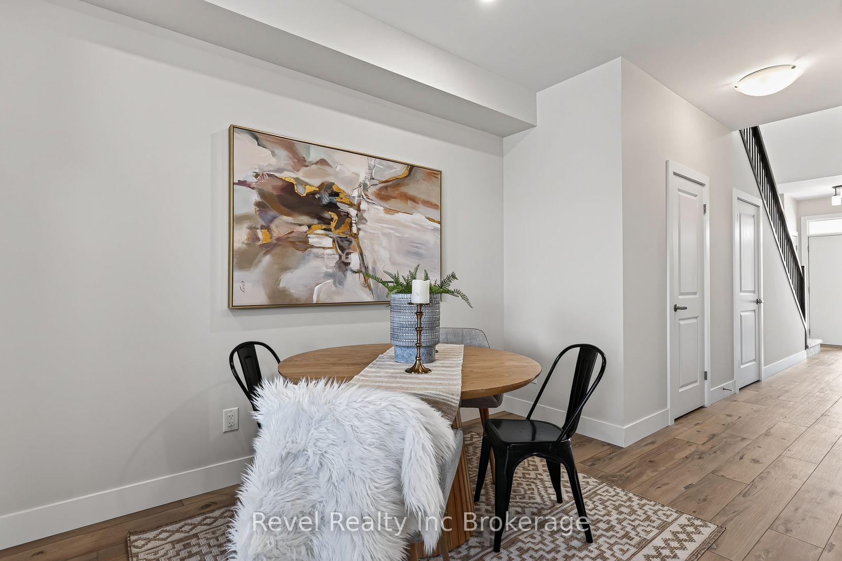 Photo 7 of 325 Kading Crescent, Woodstock, Woodstock - South — HOMEH