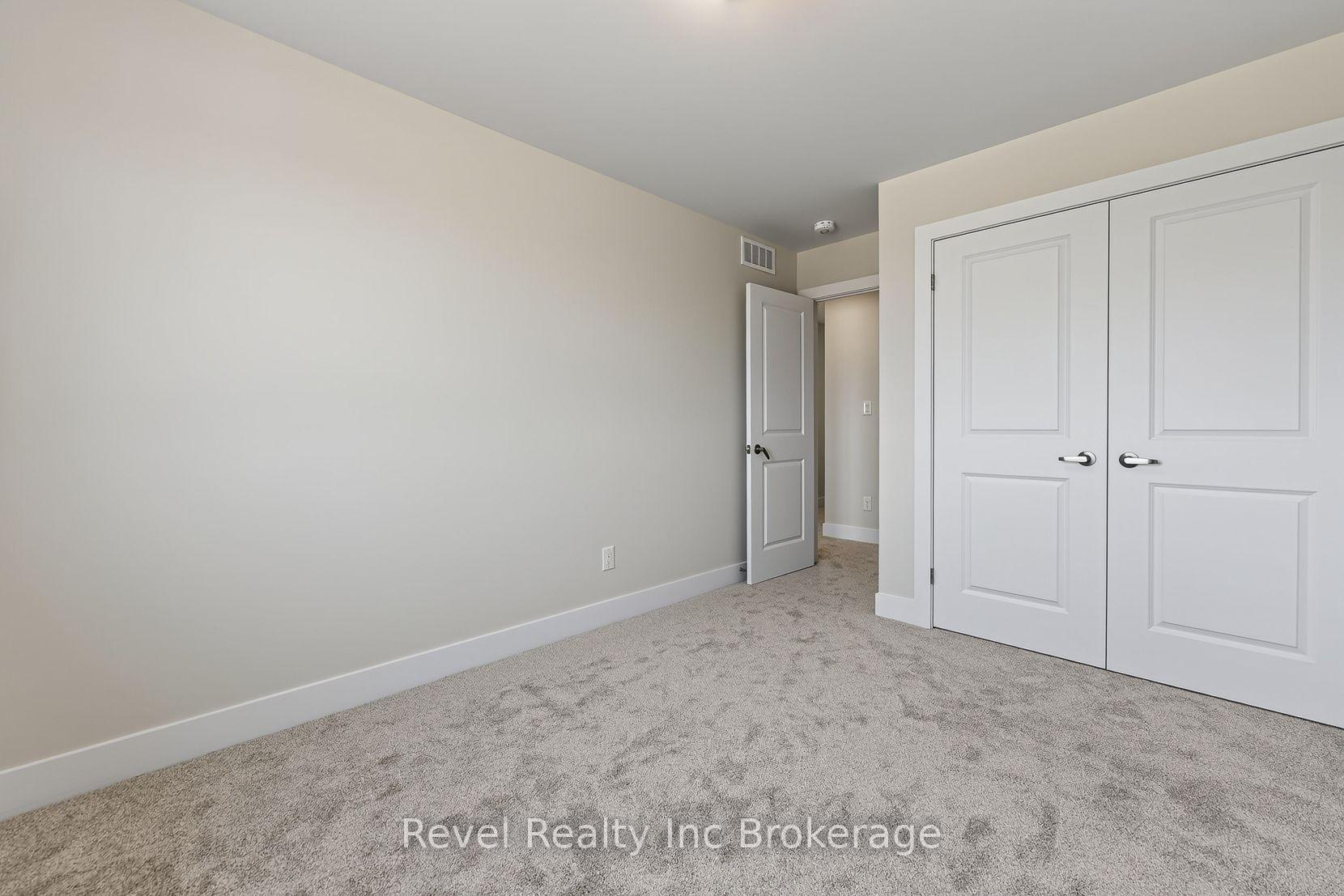 Photo 31 of 325 Kading Crescent, Woodstock, Woodstock - South — HOMEH