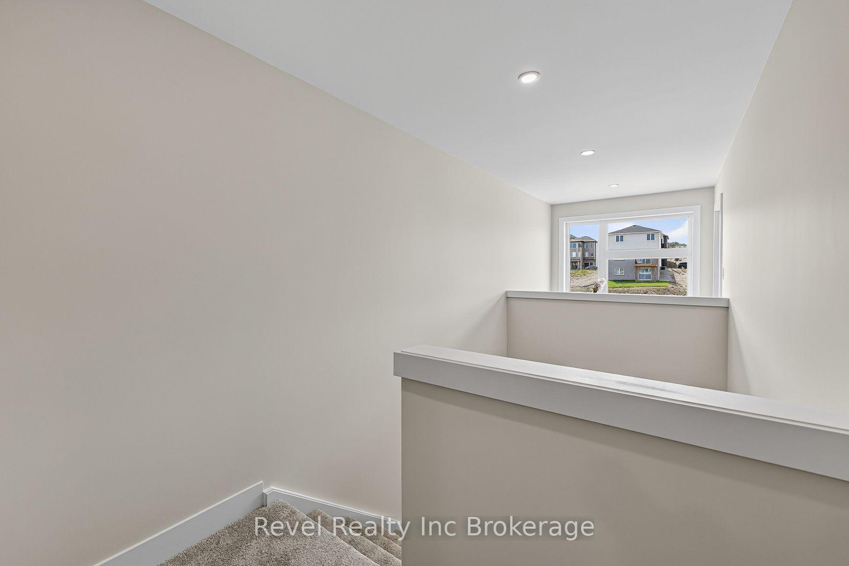 Photo 32 of 325 Kading Crescent, Woodstock, Woodstock - South — HOMEH