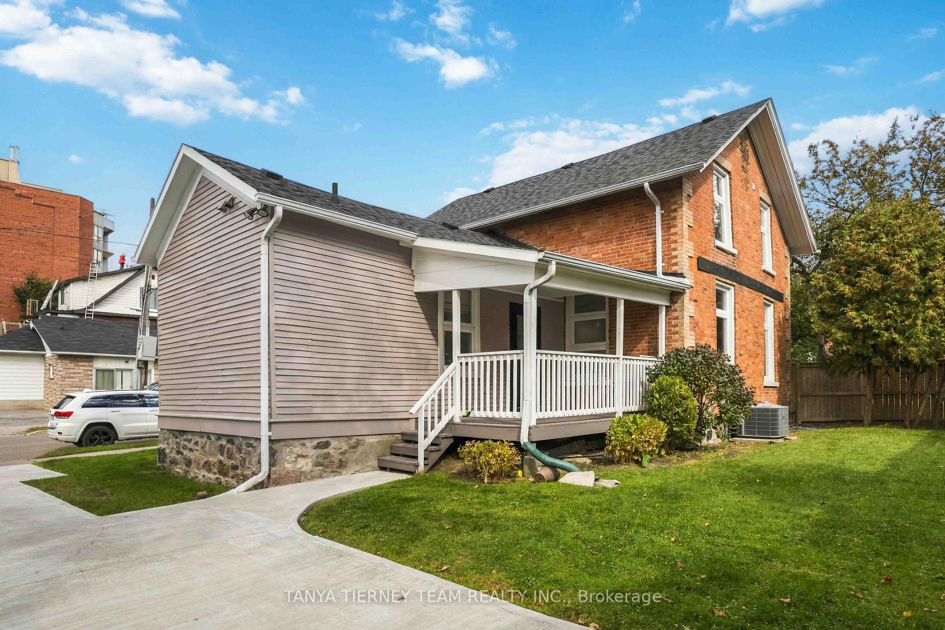 Photo 2 of Unit Upper, 168 Centre Street S, Oshawa, Central — HOMEH